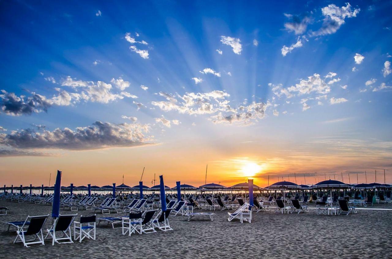 Mirabilia Beach เวียเรจโจ ภายนอก รูปภาพ